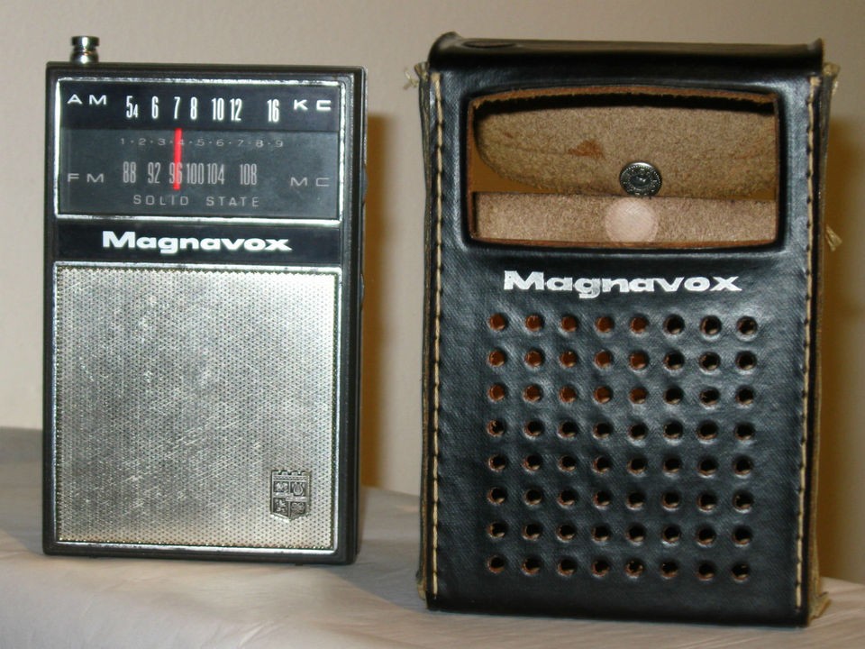 Mid Century Space Age Magnavox Solid State Transistor AM FM Radio 