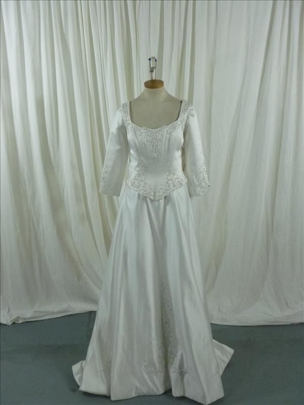 wedding gowns with sleeves in Wedding Dresses
