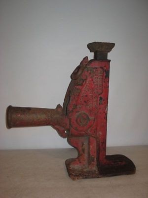   Jack MFG. Co.   No. 22   Weighs 65 Pounds   Railroad/House/Barn Jack