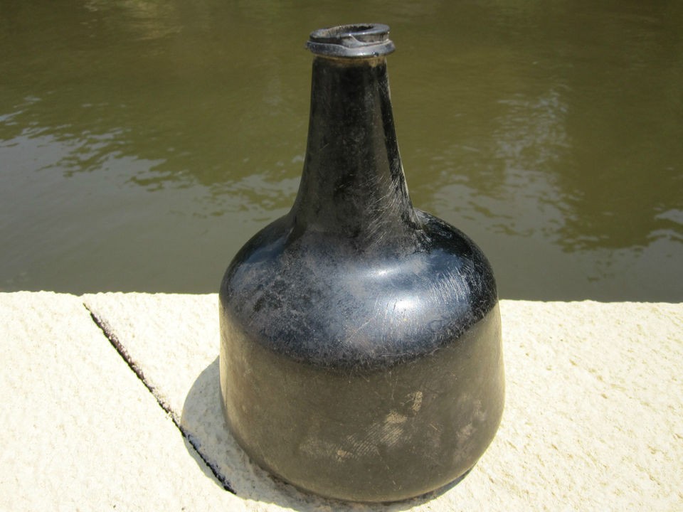 mallet bottle in Utility & Black Glass