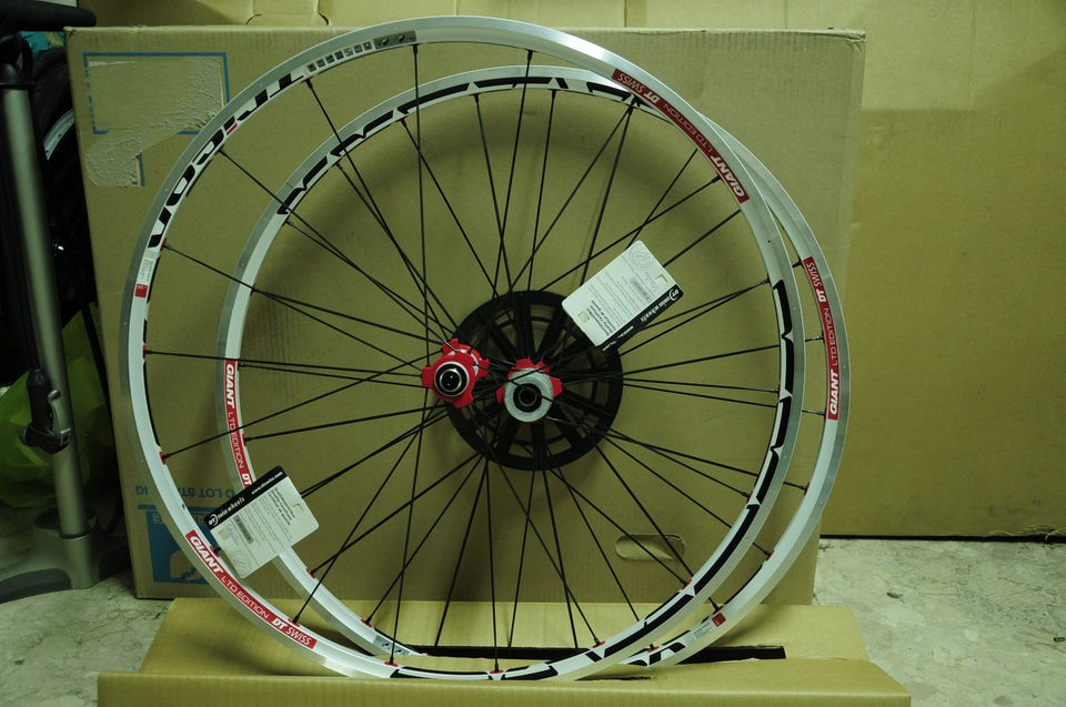 NEW DT SWISS RR1450 Giant Special Edition 700C Road Racing Tubeless 