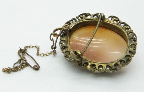 Very Pretty Vintage Art Deco Real Shell Cameo Brooch in A Filigree 