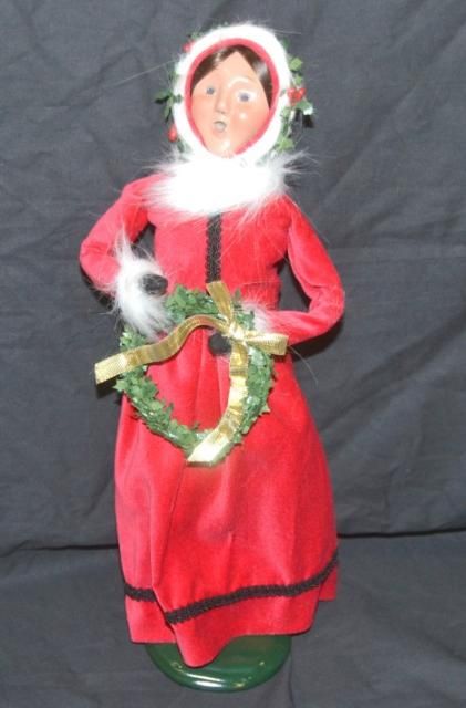 Byers Choice The Carolers Handcrafted Standing Women Red Dress Wreath 