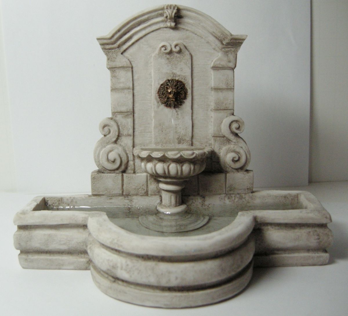 Dollhouse Miniature Cast Resin Garden Wall Fountain 4262GY