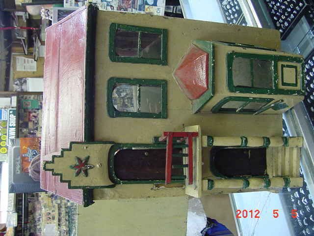  Antique Dollhouse with Furniture Needs Rehab