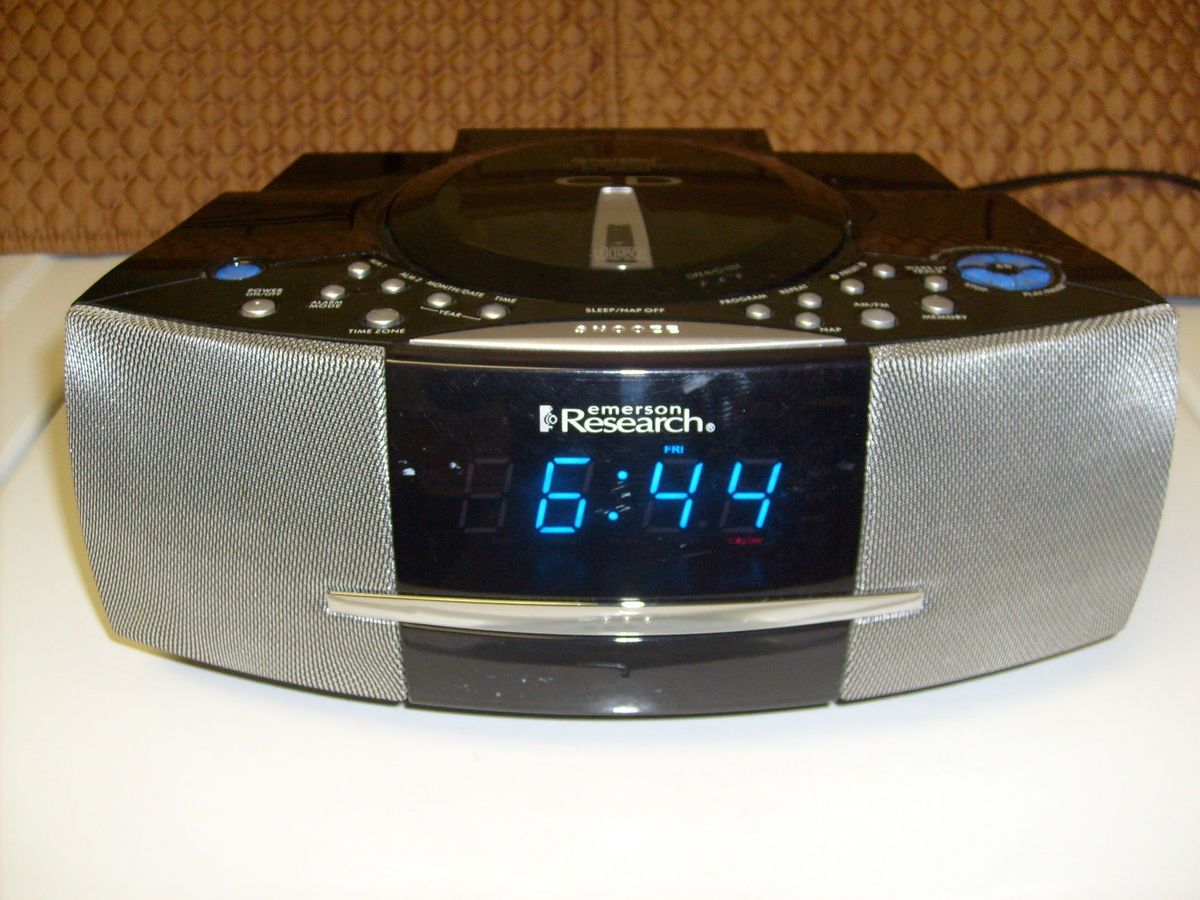 Emerson Research SMART SET CD player/ Radio/ DUAL ALARM clock/ Model