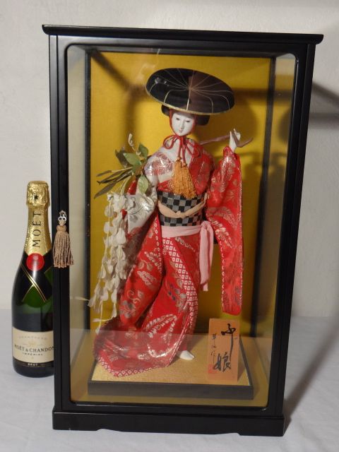 Large Collectible Cased Japanese Geisha Hina Doll Full Dress in Glass