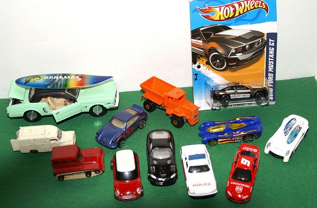 Mixed Lot of Lesney Matchbox Mattel Hot Wheels Maisto and Corgi Diecast Cars  