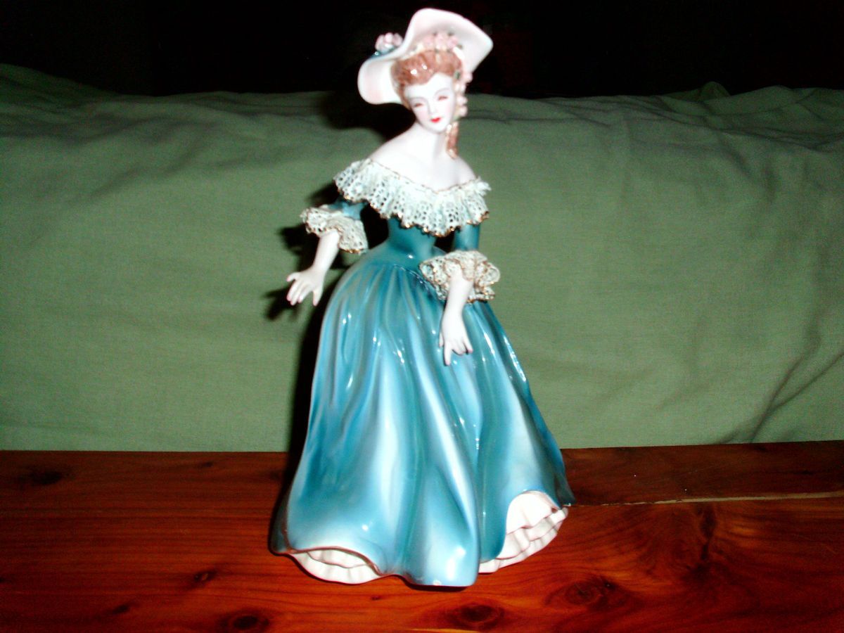 Vintage Florence Ceramics Lady Figurine Musette Beautiful